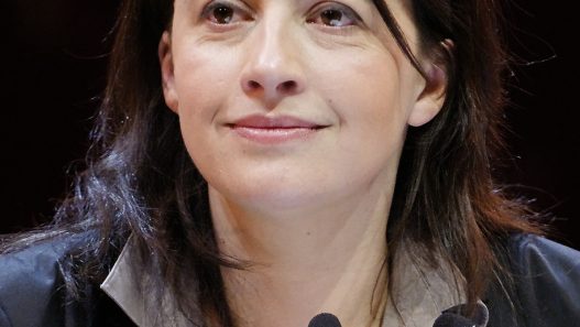 découvrez nathalie lacousse, candidate engagée pour devenir maire, et son programme pour une ville dynamique et solidaire.
